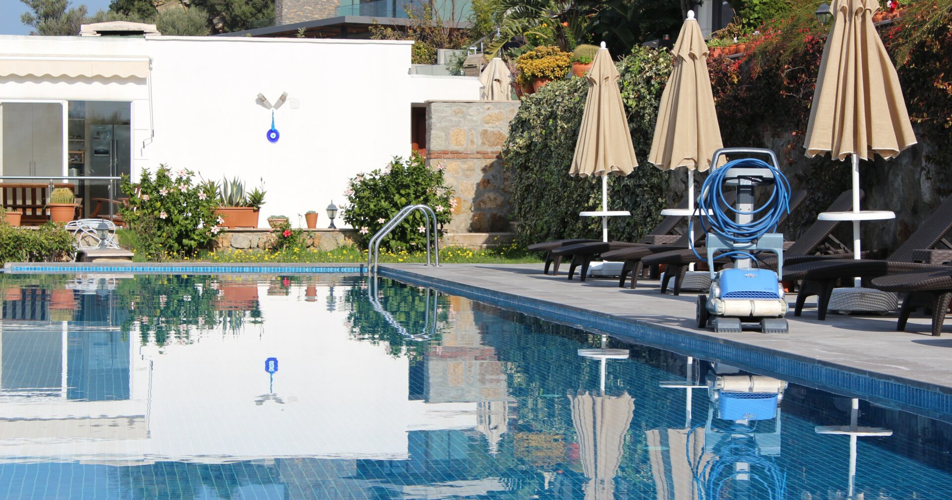 Pool & Gartenpflege werden auch in Ihrer Abwesenheit von Mallorca zuverlässig durch uns übernommen