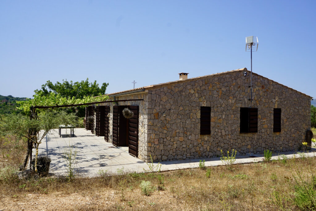 Moderne Finca in Alleinlage