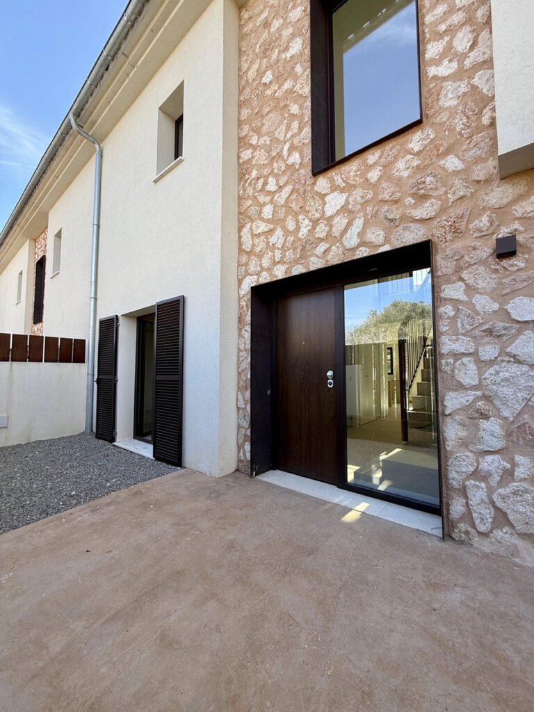 Eingang Neubau Mallorca