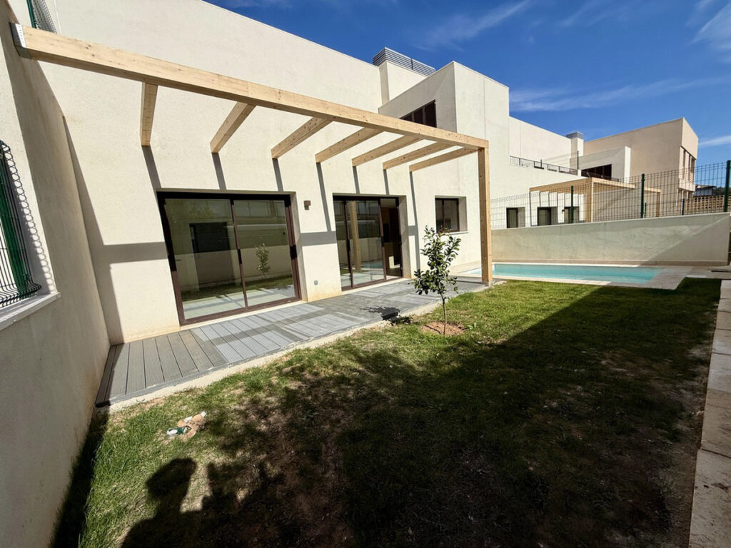 Garten und Terrasse mit Pool