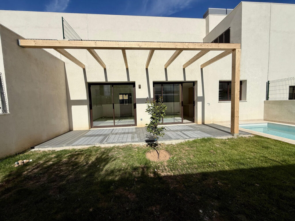 Garten und Terrasse mit Zitronenbaum