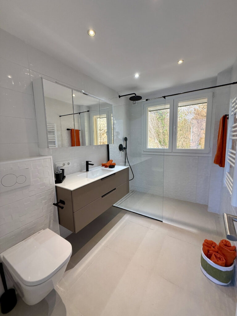 Masterbad in einer exklusiven Luxusvilla in Cala Mandia