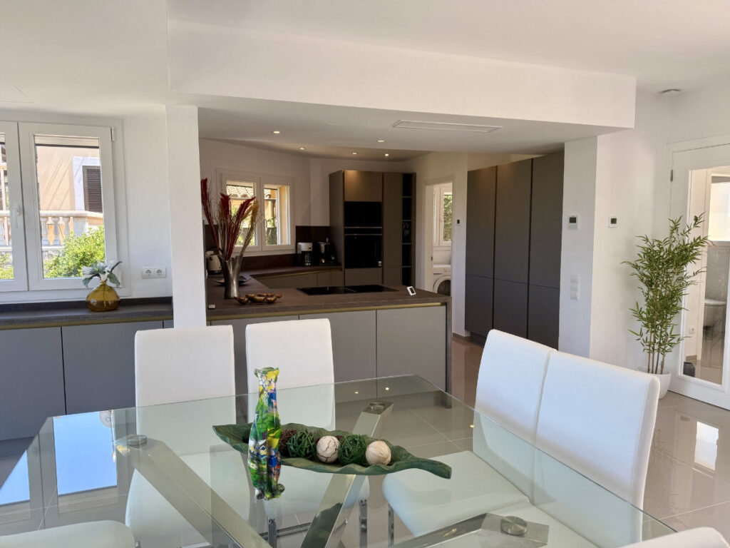 Luxusvilla in erster Meereslinie auf Mallorca mit Panoramablick