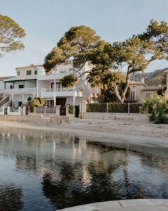 In einem Haus am Wasser in Mallorca entstehen viele Erinnerungen: Ein Verkauf dieser Immobilie fällt deshalb schwer.