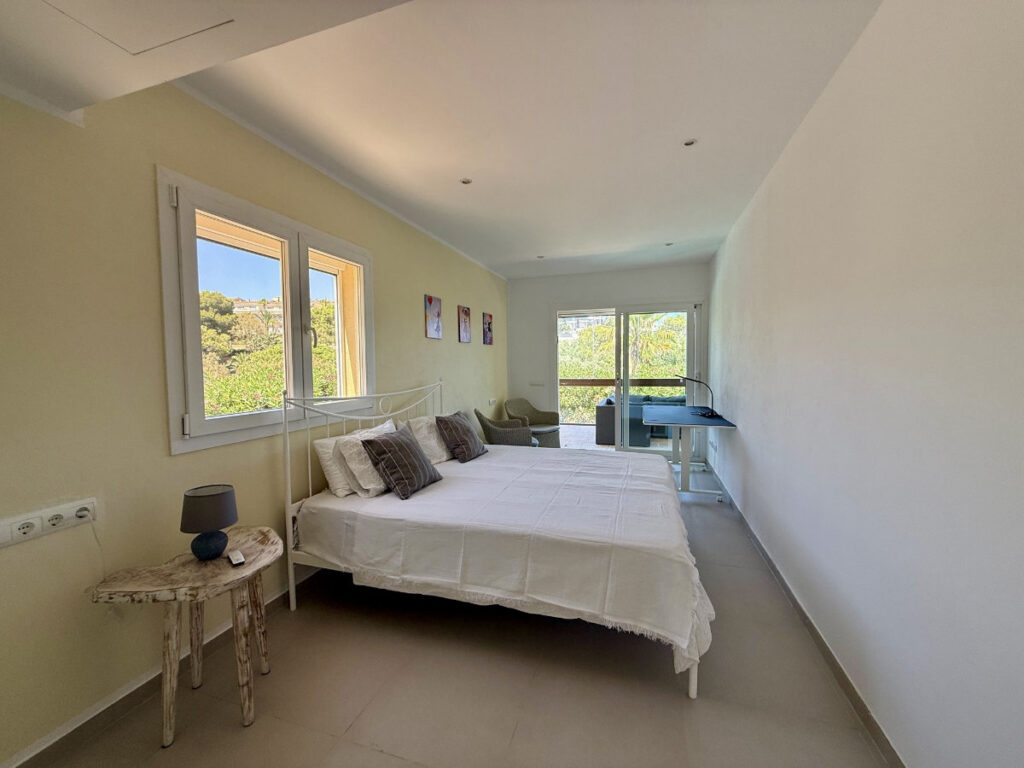 Exklusives Hauptschlafzimmer einer Villa in Cala Mandia