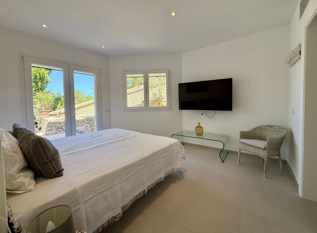 Exklusives Hauptschlafzimmer einer Villa in Cala Mandia