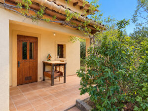 Eingang zum Apartment für Gäste auf der autarken Finca an der Ostküste - Haus kaufen Mallorca