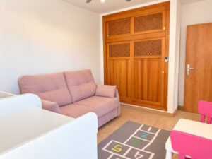 Kinderzimmer oder alternativ auch Büro oder Gästezimmer in der Wohnung in Cala Mandia zum kaufen